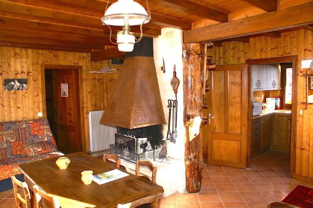 Charmant Appartement Dans Chalet Les Carroz-d'Araches Exterior foto